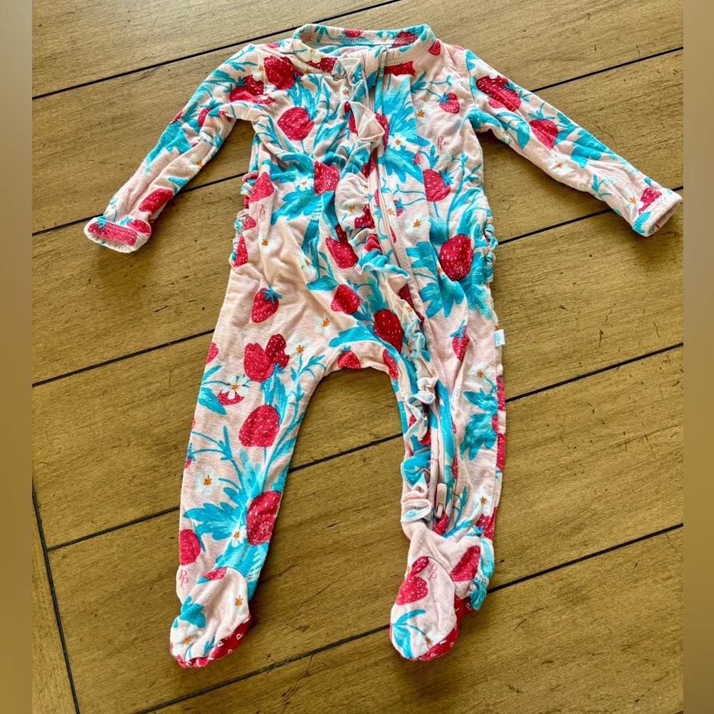 Posh Peanut Strawberry Ruffled Zipper Footie. Size Newborn